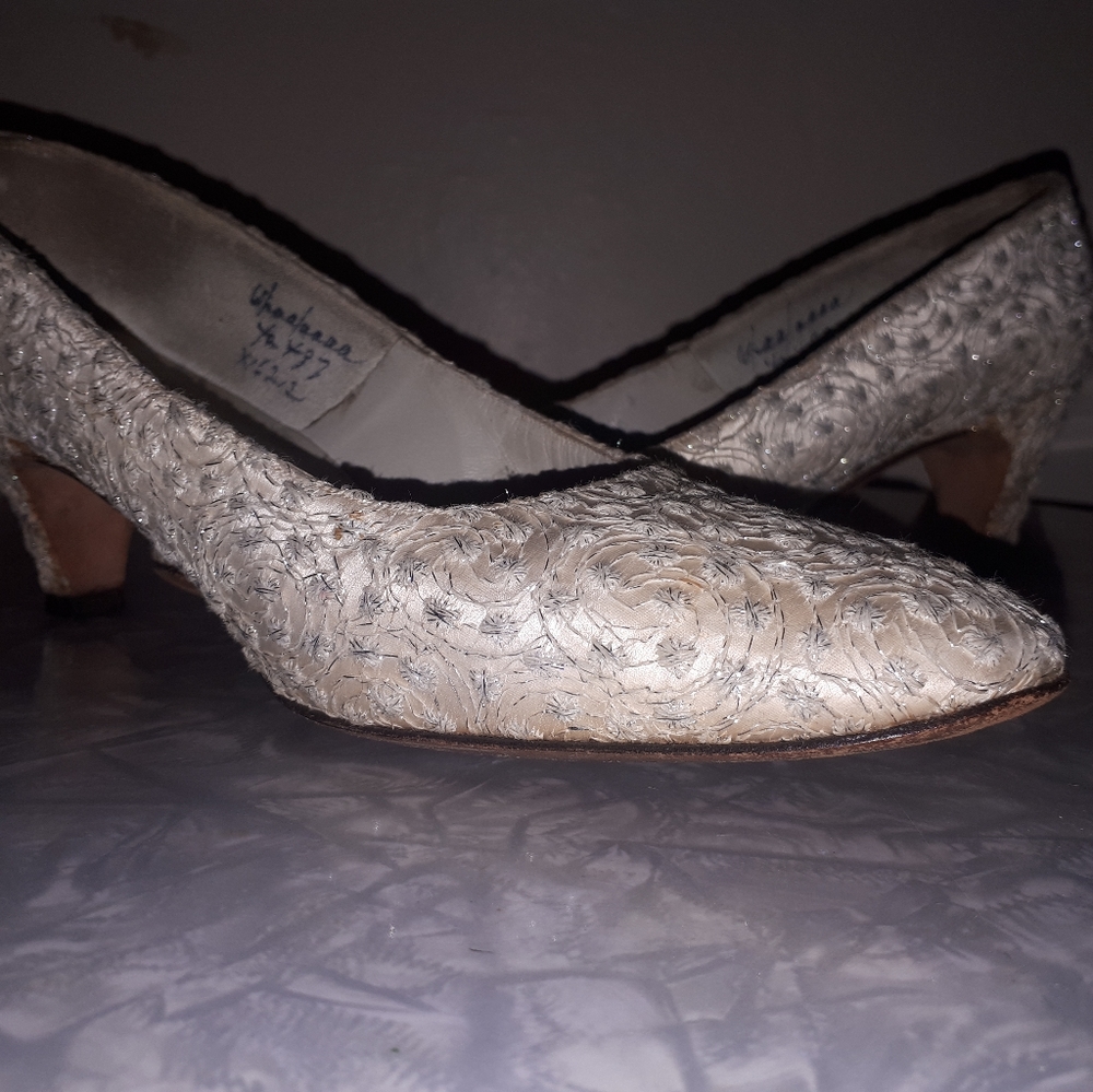 Vintage Wedding Shoes with kitten heal - Picture 8 of 10